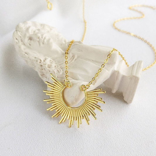 Light luxury clavicle chain